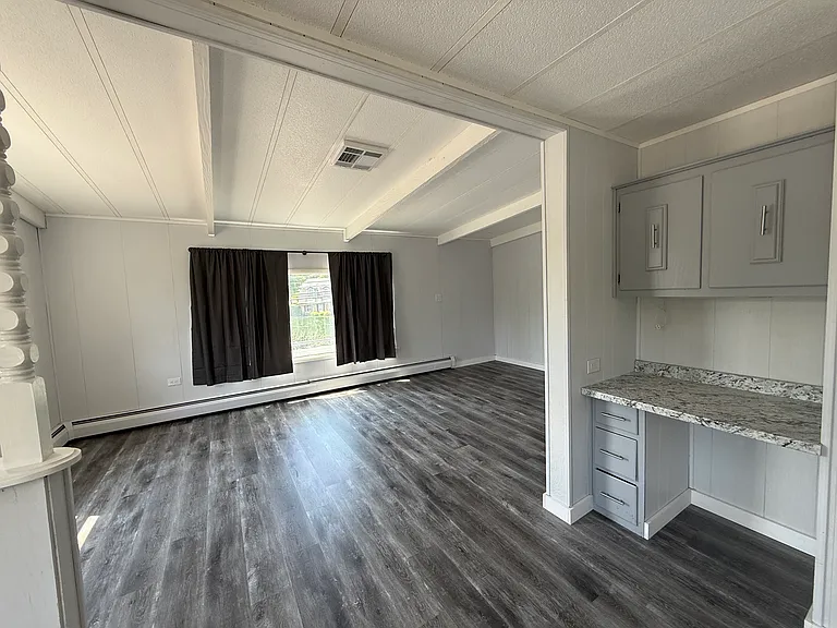 2285 Memorial Hwy #3 — Photo 5