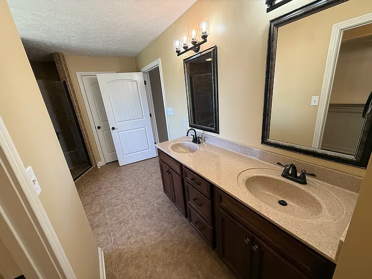 324 Abeline Dr — Photo 7