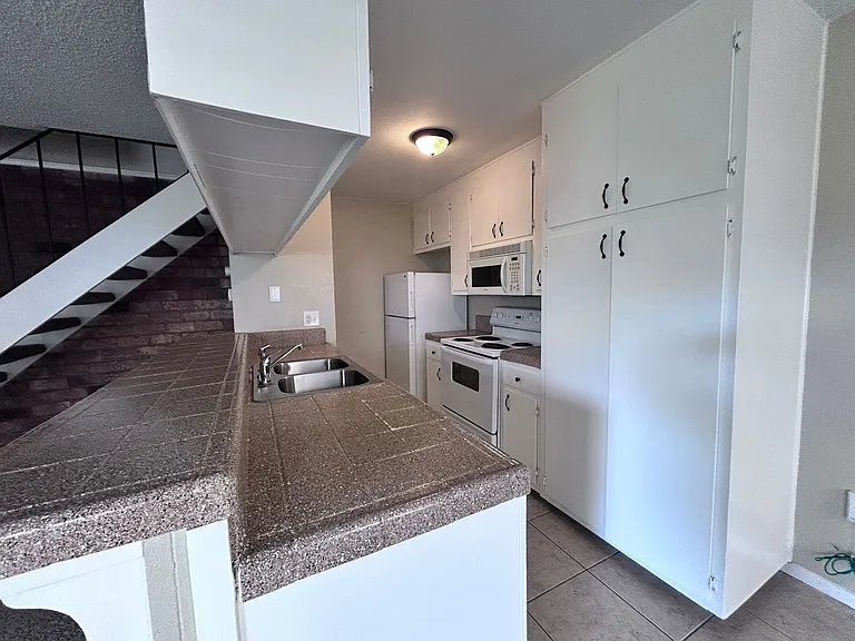 7408 Franklin Blvd #2 — Photo 5
