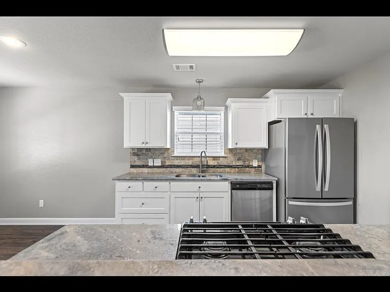 403 Carriage Dr — Photo 5
