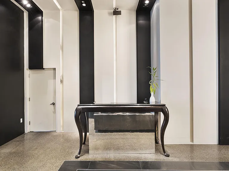 9 REGENT STREET (The Zenith) — Photo 4