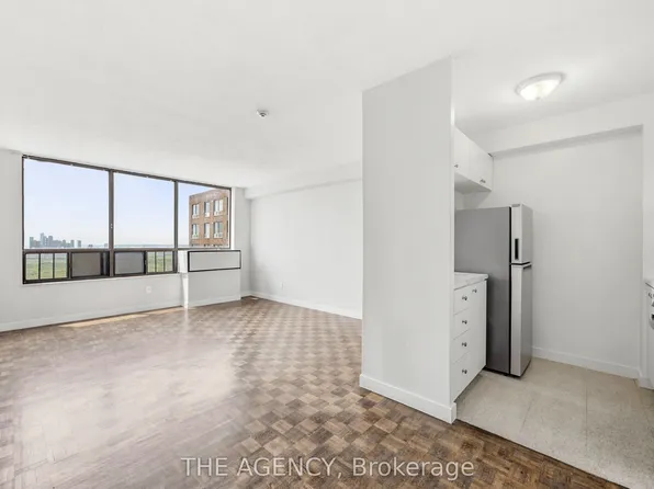 2360 Dundas St W, Toronto, ON