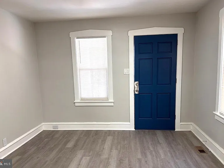 244 Mansion Ave — Photo 4