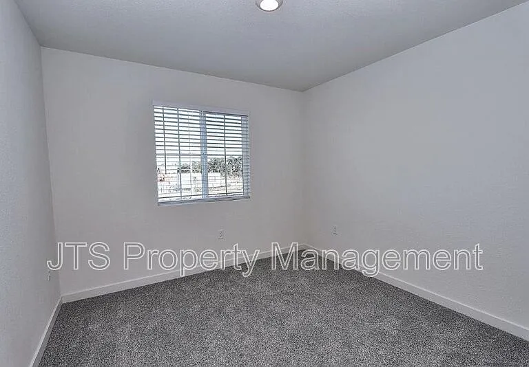 2097 Shady Tree Cir — Photo 47
