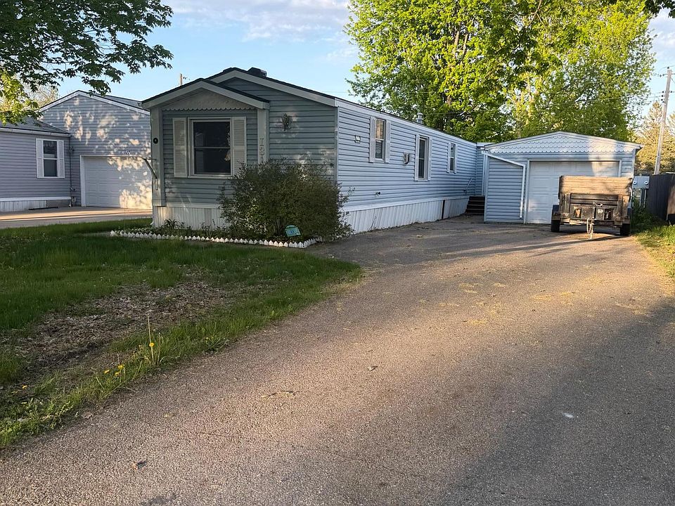 1st image of 13 22nd Ave NW