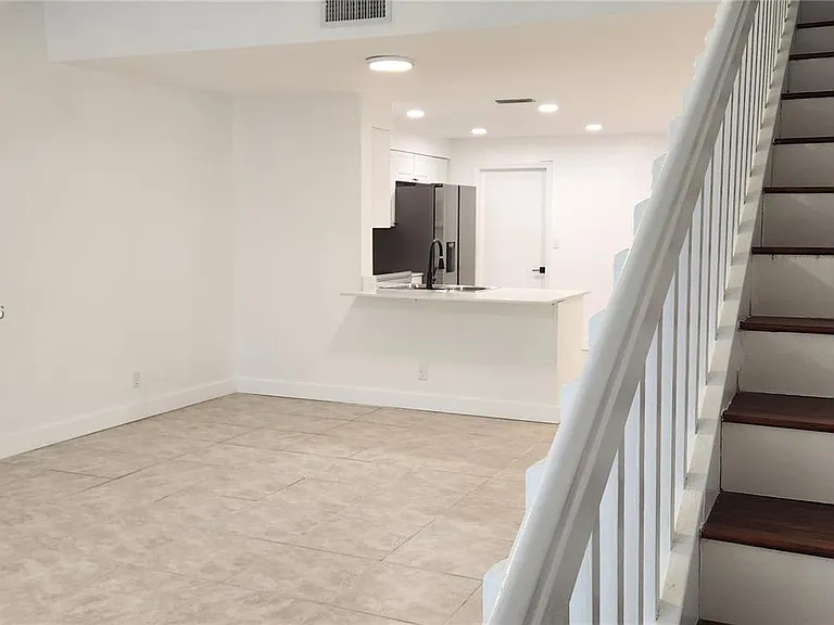1599 Veracruz Ln — Photo 18