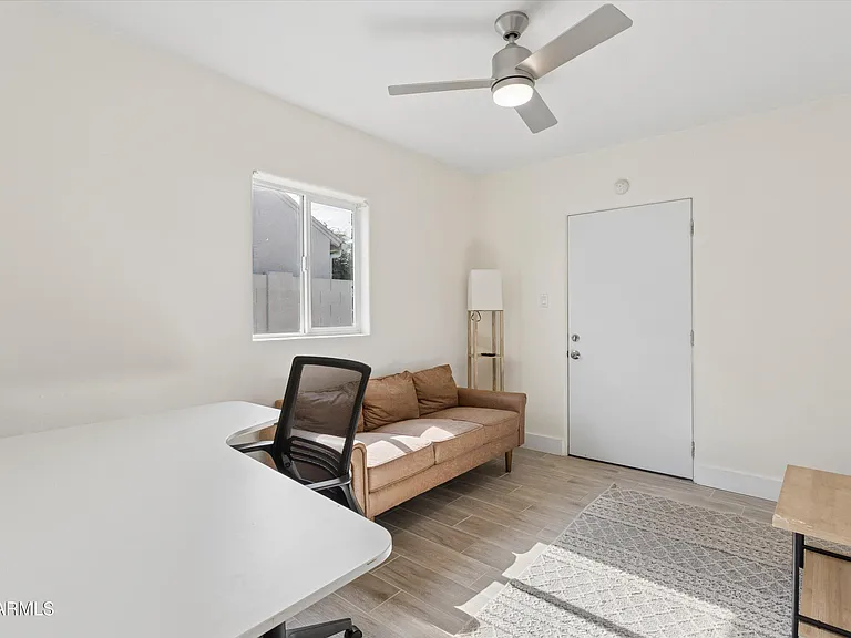 926 W Moreland St — Photo 17