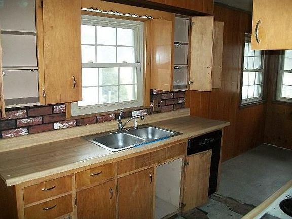 3rd image of 4326 Willard St