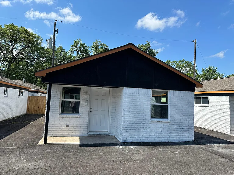 3813 Wipprecht St — Photo 12