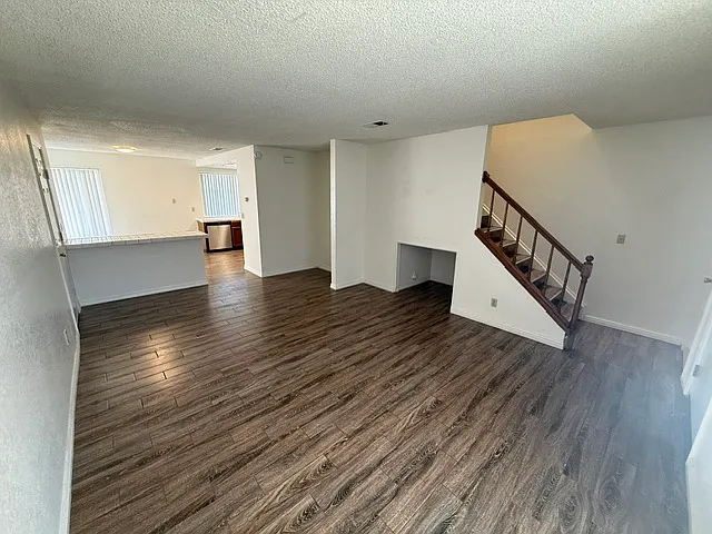 9505 3/4 Cedar St — Photo 3