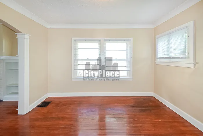 728 E 34th St — Photo 11