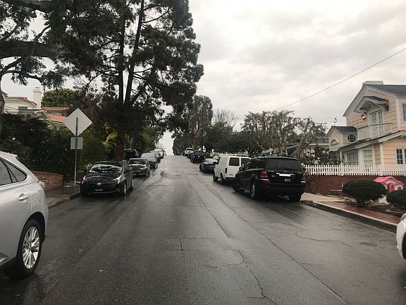 5th image of 3204 N Poinsettia Ave