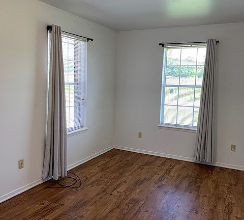 3rd image of 406 Ramsey Ln