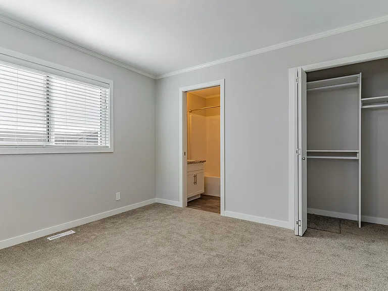 1420 N Silverleaf Blvd — Photo 27