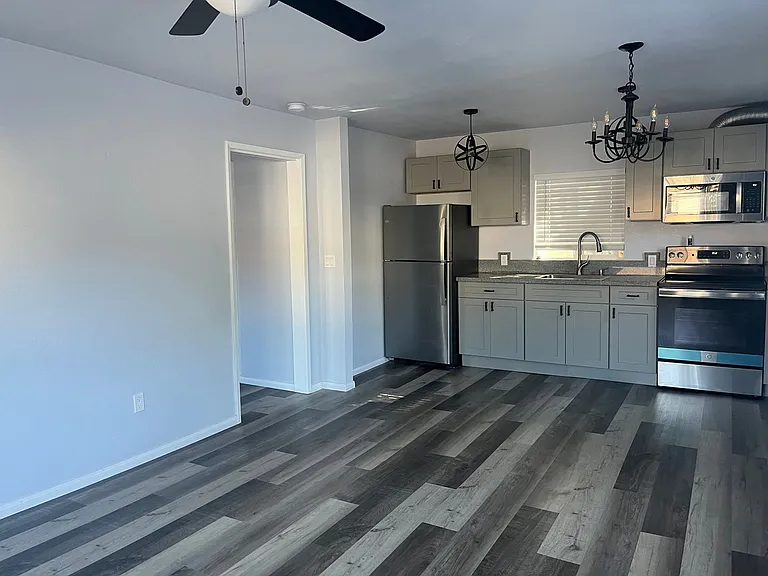 436 Hobson St — Photo 3
