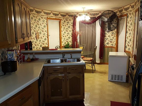 3rd image of 7857 Benton Dr