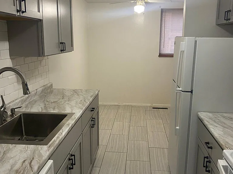 1734 W 28th St #106 — Photo 12