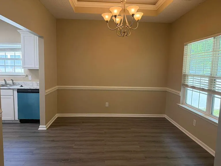 900 Rachel Ln — Photo 3