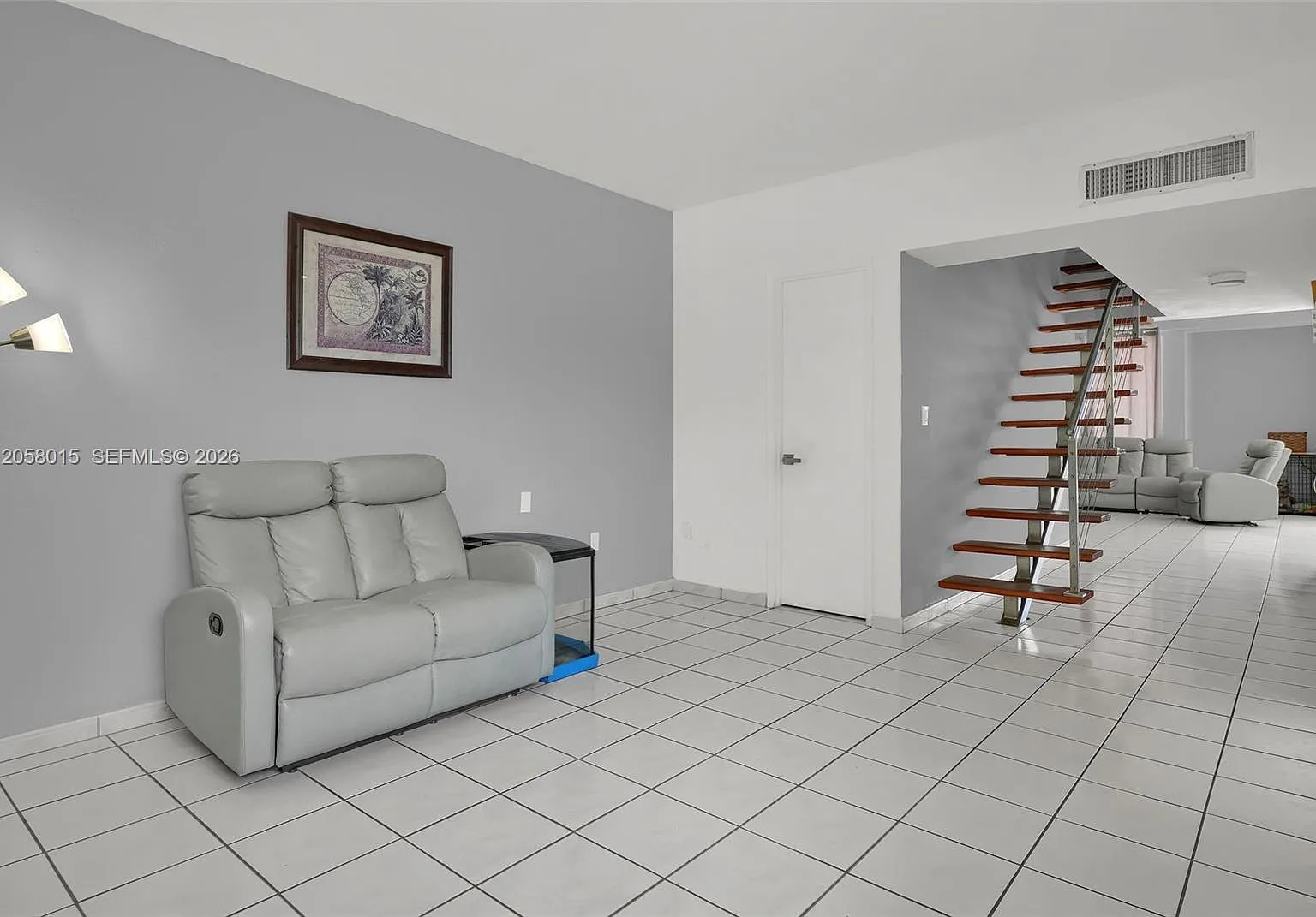 Oakview Condo #4 — Photo 3
