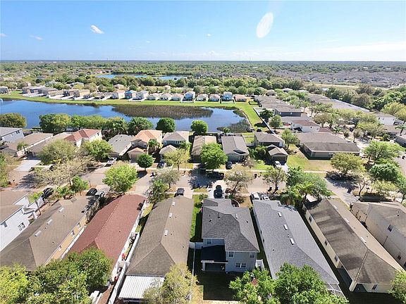 4th image of 7914 Carriage Pointe Dr