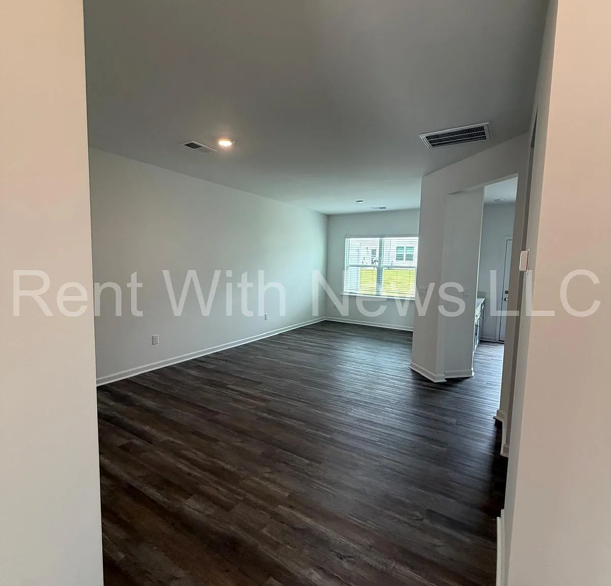 3 bed, 2.5 bath, 1416 sqft, $1,695 — Photo 2