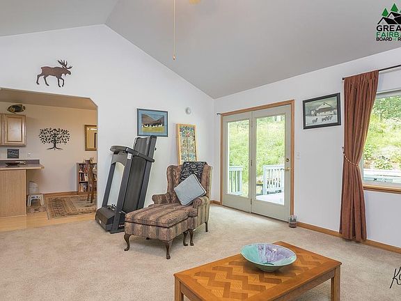 5th image of 685 Hobbit Hill Dr