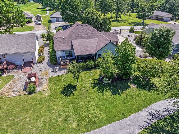 4th image of 37 Holiday Island Dr