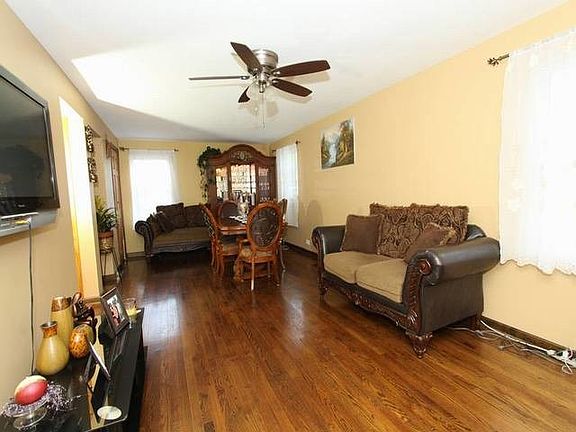 3rd image of 2615 Silver Creek Dr