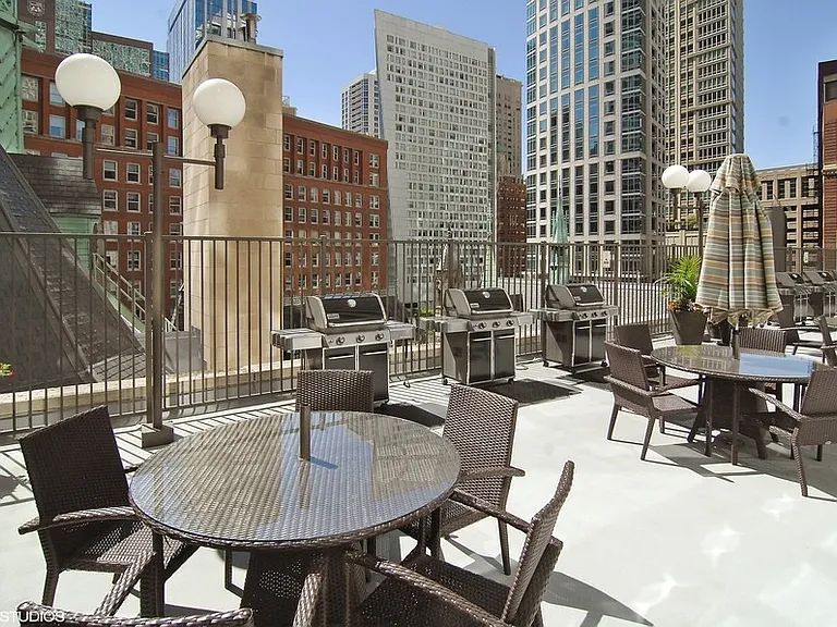 111 E Chestnut St #25F — Photo 17