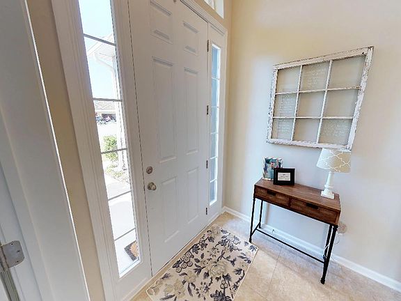 Front entryway/foyer