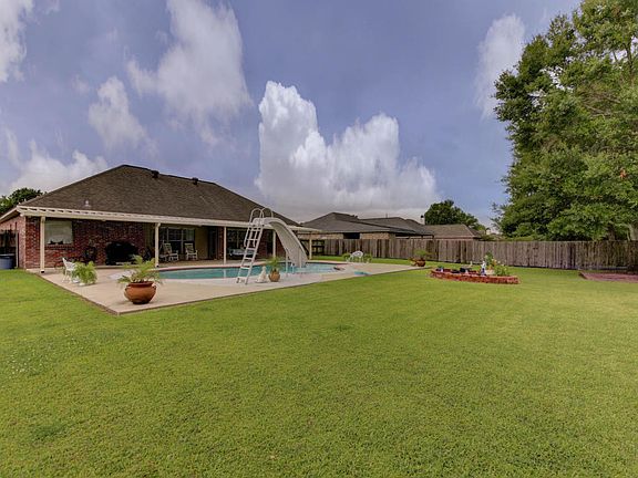 3rd image of 323 Village Park Dr