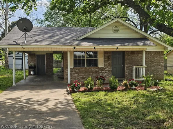 800 E Wahl St, Paris, AR 72855