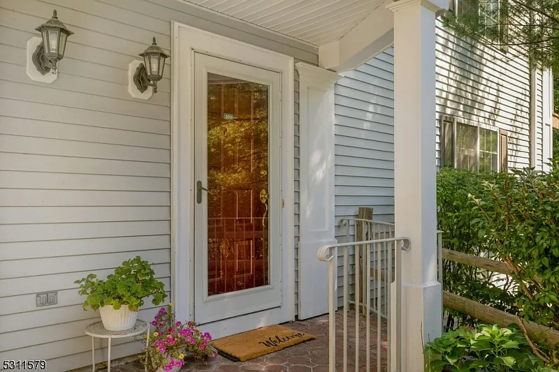 3 bed, 2.5 bath, 2208 sqft, $4,500 — Photo 3