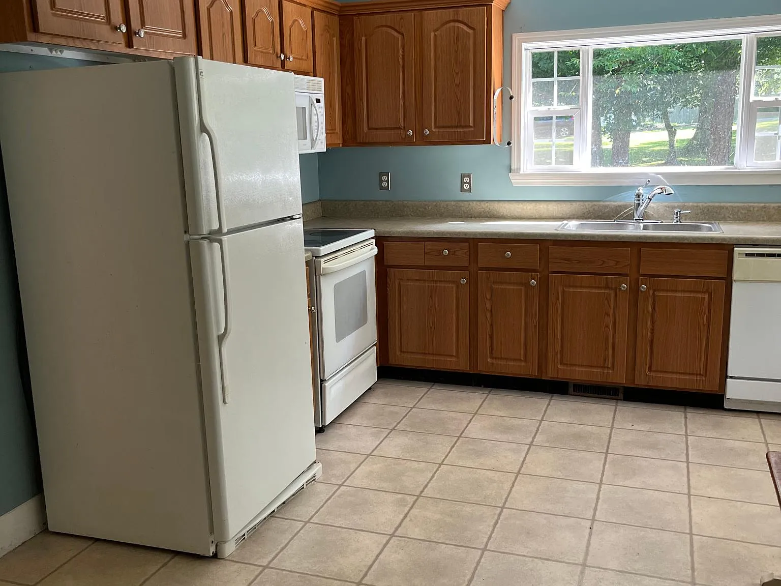 3 bed, 1248 sqft, $1,750 — Photo 2