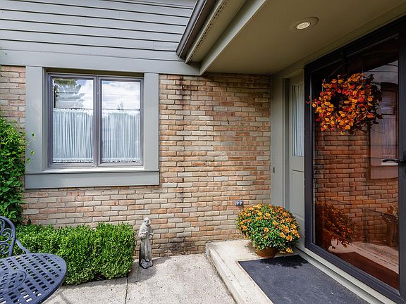 3rd image of 6457 Strathaven Ct E