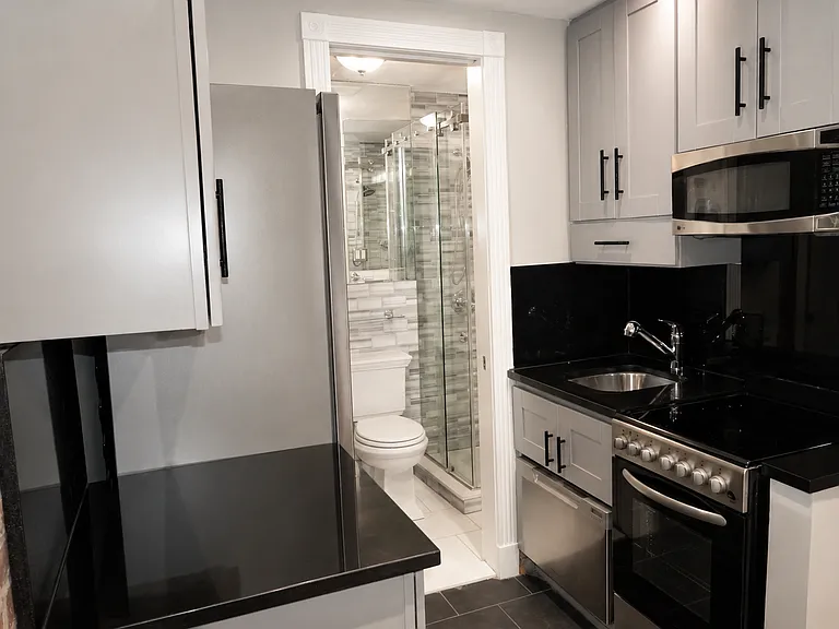345 W 53rd St #RC3 — Photo 7