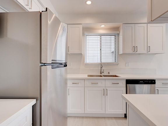 3rd image of 1218 N Mansfield Ave #5
