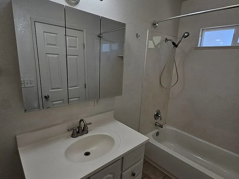 7114 Mohawk St — Photo 17