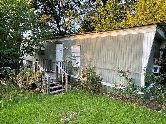 3rd image of 1407 N Sycamore Dr