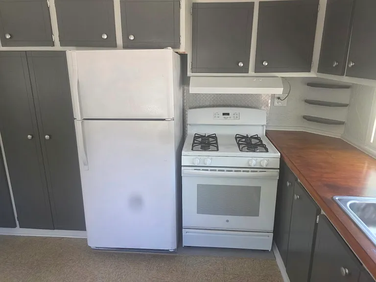 12400 Agua Fria Ave — Photo 3