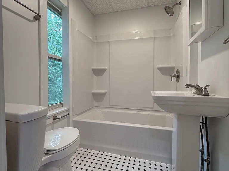 44 Auburn St #2 — Photo 4