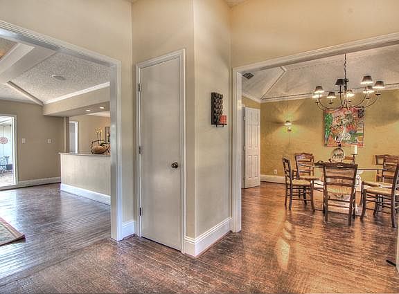 2nd image of 7622 Queens Garden Dr