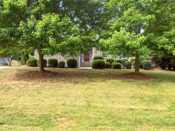 3004 Walbrook Ter, Browns Summit, NC 27214