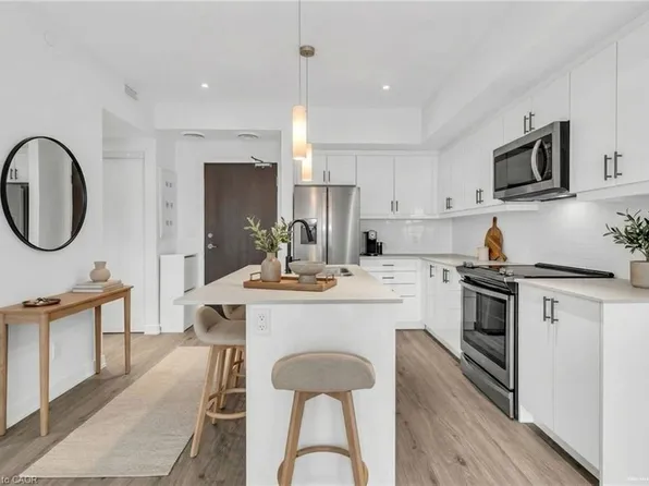 16 Markle Cres #508, Hamilton, ON L9G 0H4