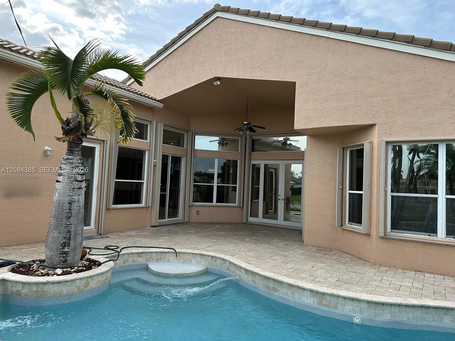 5 bed, 2951 sqft, $6,000 — Photo 2