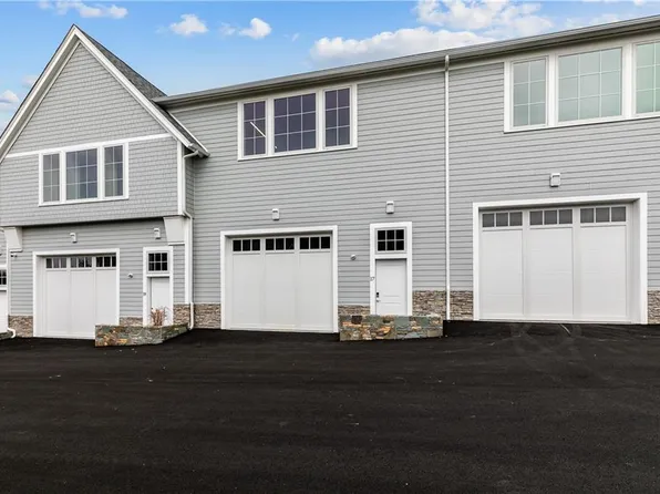 55 John Clarke Rd #17, Middletown, RI 02842