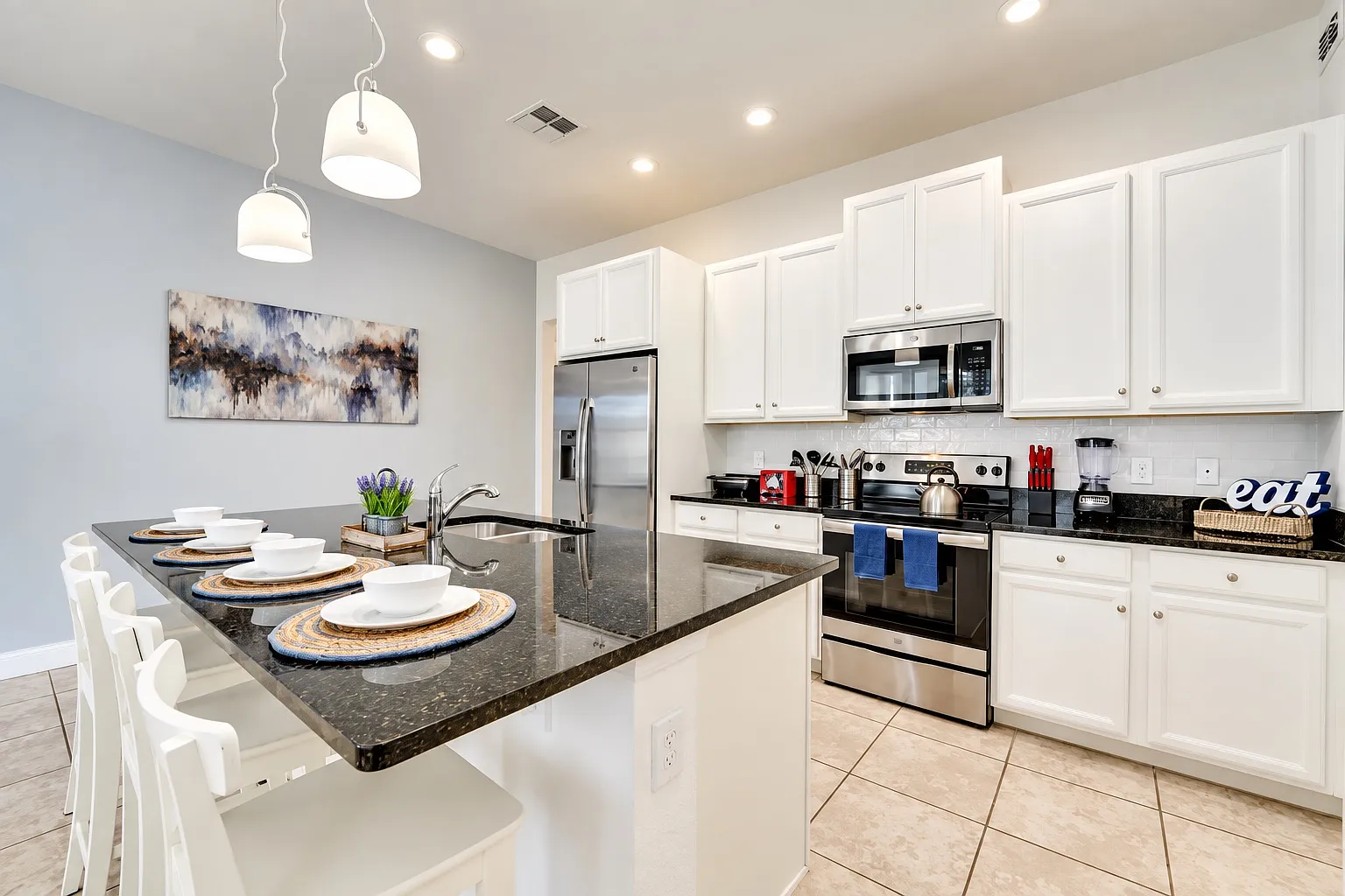 5 bed, 2430 sqft, $3,500 — Photo 3