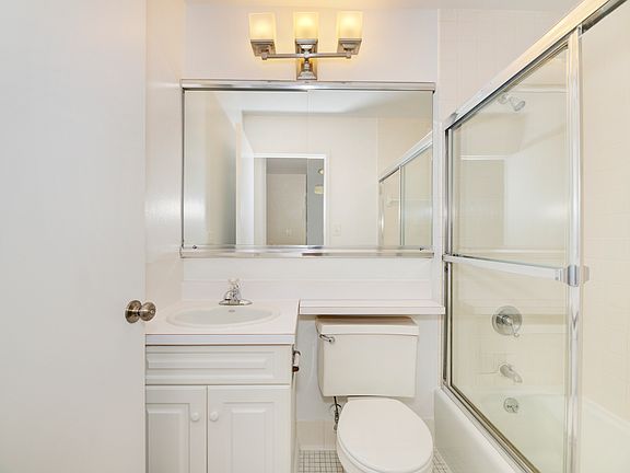 4th image of 400 E 71st St APT 17V