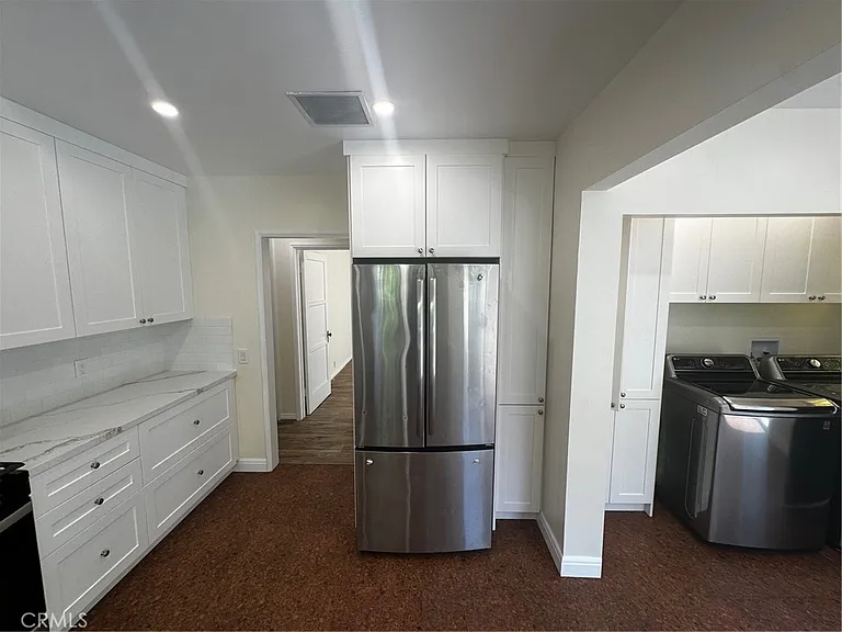 2151 N Altadena Dr — Photo 6