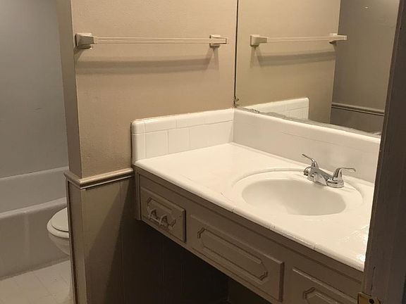 4th image of 100 N Briarwood St APT 212